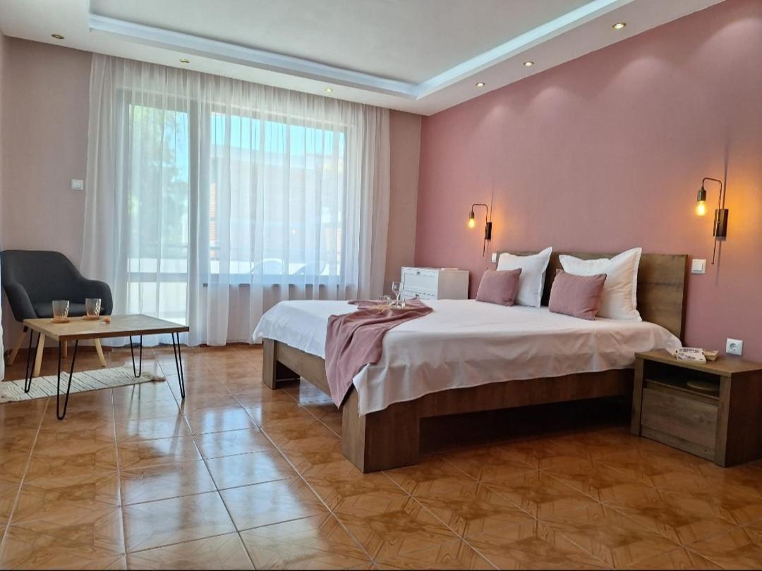 סנט קונסטנטין והלנה Bo'S Place מראה חיצוני תמונה